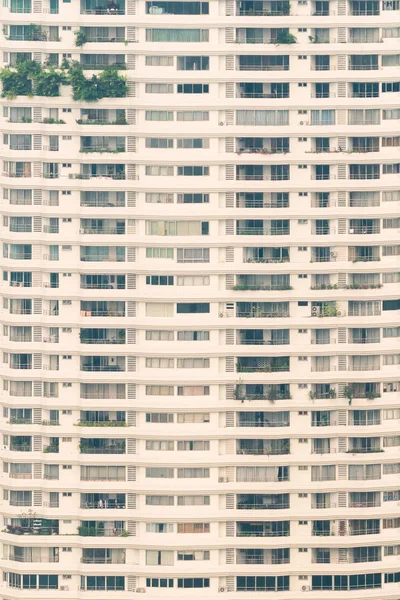 Edifício Vários Andares Com Muitas Janelas Fundo Close — Fotografia de Stock