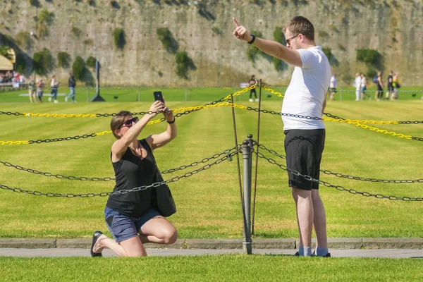 Pisa Talya Ekim 2017 Poz Bir Adam Fotoğraflarını Kadın — Stok fotoğraf