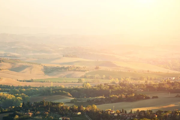 Vista Dall Alto Villaggio Una Valle Montagna Una Giornata Sole — Foto Stock