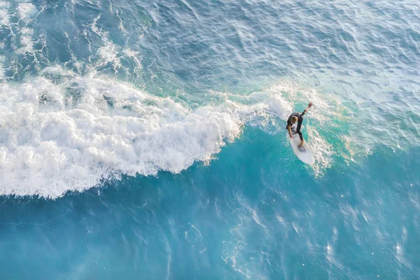 Surfer Der Spitze Der Welle Ozean Draufsicht — Stockfoto