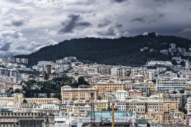 Cenova görünümünü bulutlu bir günde, İtalya