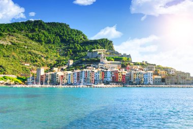 Deniz, İtalya dan portovenere şehir görünümünü