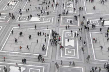 Milan, İtalya, 10 Kasım 2017: İnsanlar kare, en iyi görünümü