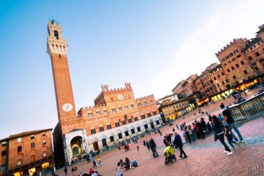 Siena, İtalya, 14 Ekim 2017: Tarihi binalar Piazza del Campo Siena, Toskana, İtalya, Palio barındırma ünlü Meydanı