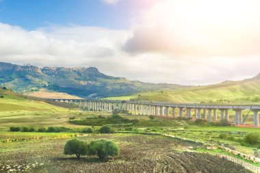 Dağlarda ulaşım Köprüsü