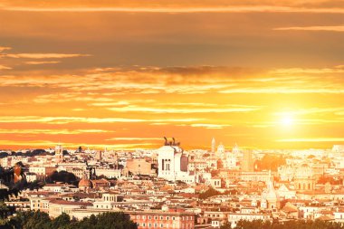 Güzel batan güneşin üzerinde Roma, İtalya