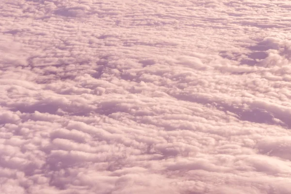 密な白い雲の上から見る — ストック写真