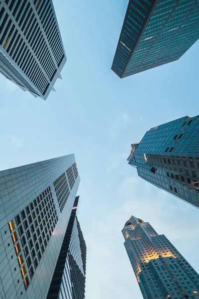 Vista Inferior Del Rascacielos Moderno Distrito Negocios — Foto de Stock