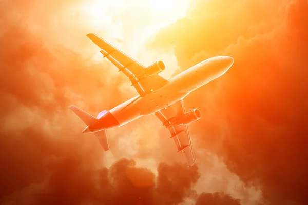Самолет Летит Против Оранжевого Неба Заката — стоковое фото