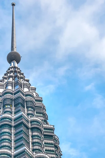 尖塔と近代的な高層ビルのタワー — ストック写真
