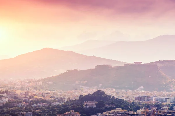 Vista Dall Alto Della Città Montagna Tramonto — Foto Stock