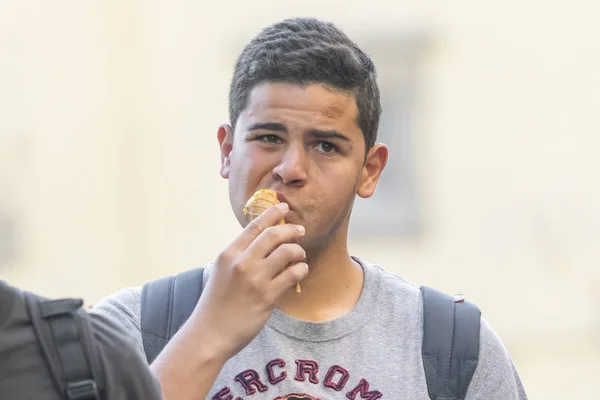 Firenze Italy October 2017 Young Man Eating Ice Cream Waffle — Stock Photo, Image