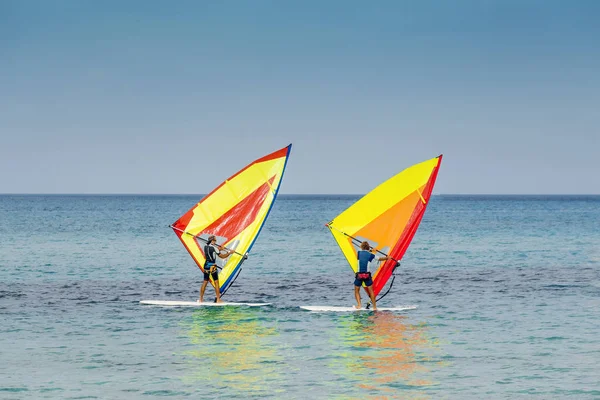 Παλέρμο Ιταλία Οκτωβρίου 2017 Windsurfers Πιάσει Αέρα Στη Θάλασσα — Φωτογραφία Αρχείου