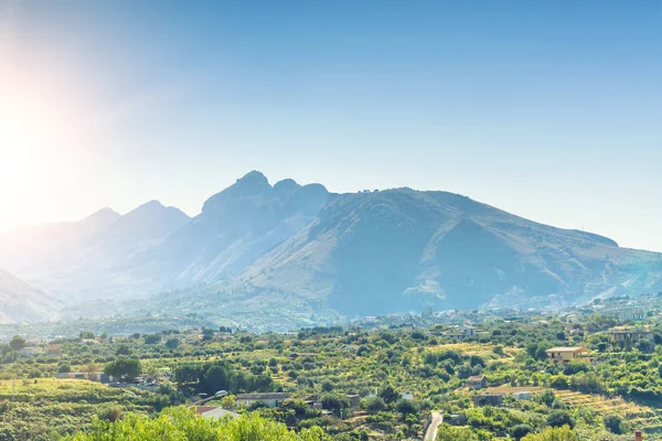 Vista Panorâmica Aldeia Das Montanhas Dia Ensolarado — Fotografia de Stock