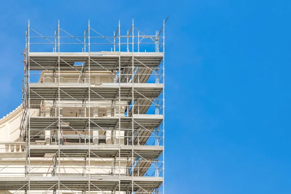 Gebäude Bau Gegen Den Blauen Himmel — Stockfoto