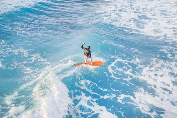 Surfer Auf Einem Surfbrett Wasser Draufsicht — Stockfoto