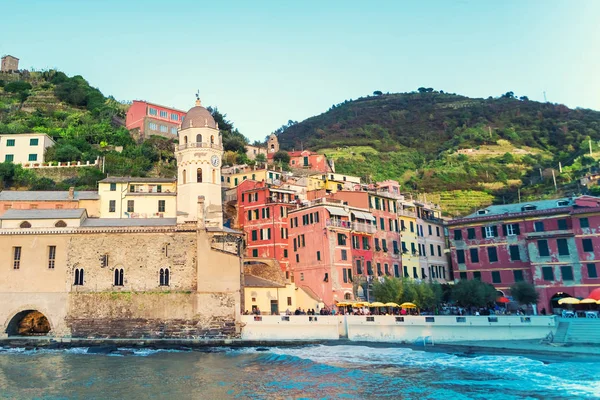 Centro Del Pueblo Vernazza Con Iglesia Casas Parque Nacional Cinque —  Fotos de Stock