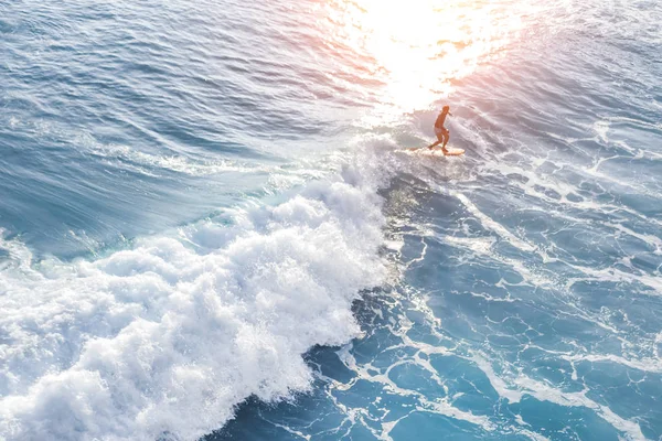 Dalgalar Üzerinde Surfers Üst Görünümü — Stok fotoğraf