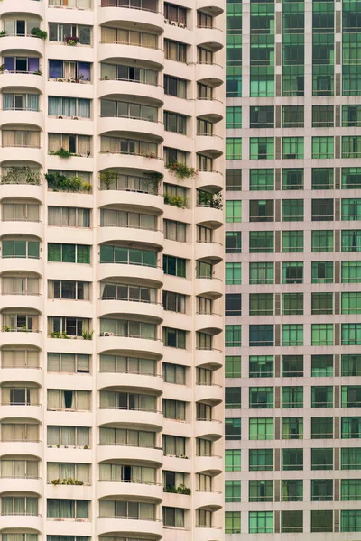 Parte Arranha Céu Com Muitas Janelas Fundo Close — Fotografia de Stock