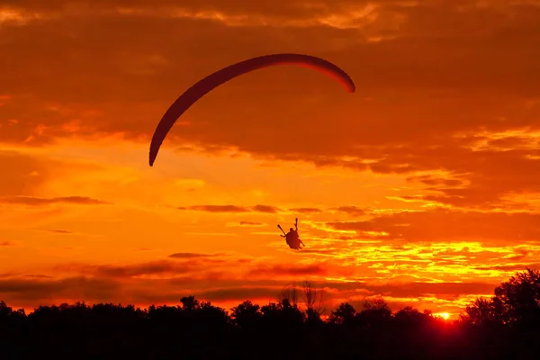 Paragliding Paraglider Flying Sunset Sky — Stock Photo, Image