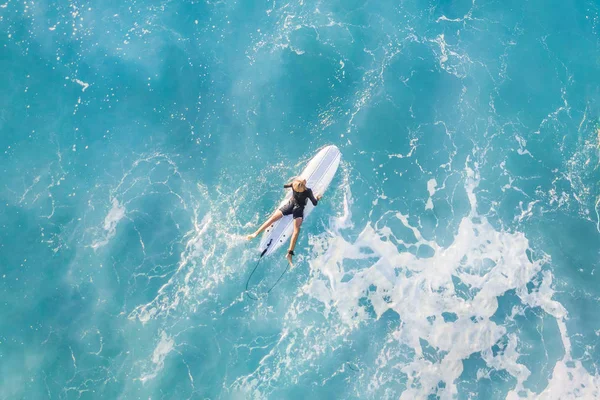 Sörfçü Okyanusu Üstten Görünüm — Stok fotoğraf