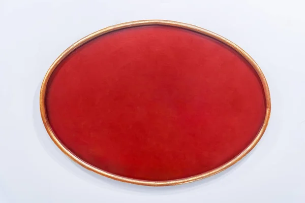 红色椭圆形框架与黄金边框 在白色上隔离 — 图库照片