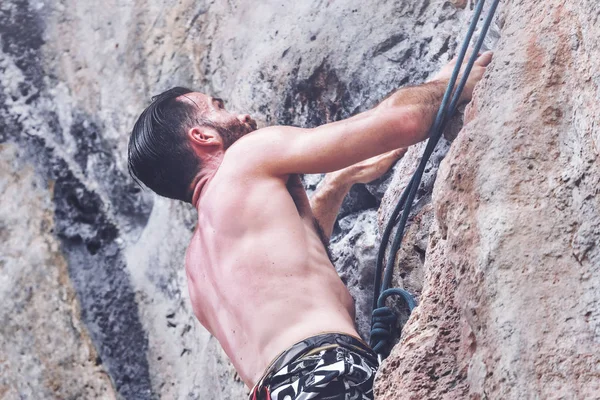 Young Male Climber Hanging Cliff Close — Stock Photo, Image