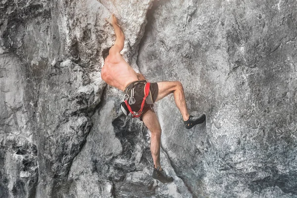 Young Male Climber Hanging Cliff Insurance Equipment — Stock Photo, Image