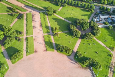 Yuvarlak bir alan ile güzel yaz park yükseklikten görüntülemek
