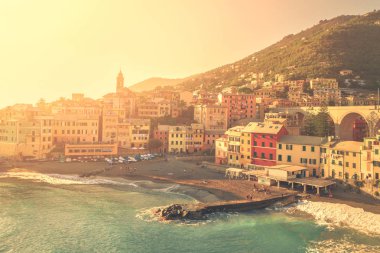 Plaj ve iskele batımında Bogliasco içinde üstten görünüm