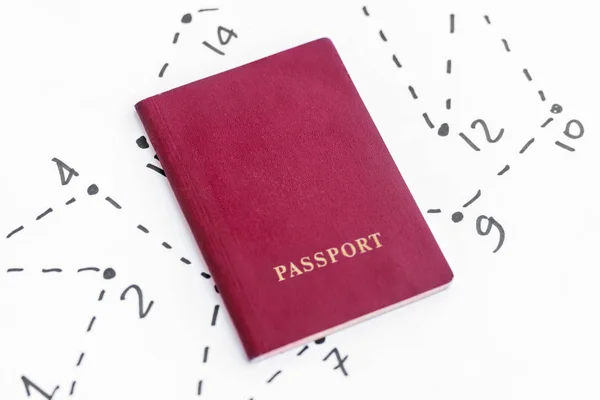 Czerwony Paszport Tle Białym Prześcieradłem Trasy Przez Czarnego Markera — Zdjęcie stockowe