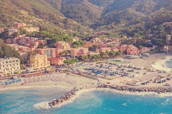 Vista Dall Alto Una Spiaggia Con Parcheggio Auto Monterosso Mare — Foto Stock