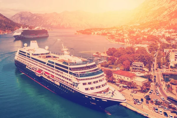 Uitzicht Vanaf Het Gedreun Van Twee Grote Cruise Schepen Baai — Stockfoto