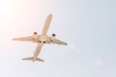 Uçak gökyüzünde bir uçuş sırasında
