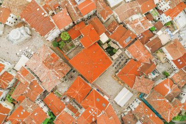 Eski Avrupa şehri sokak yükseklikten görüntülemek