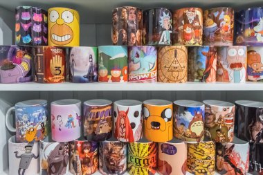 St Petersburg, Rusya, 21 Temmuz 2017: Kupalar Hediyelik eşya dükkanından baskılar çeşitli