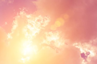 Gün batımı gökyüzünde güneş arka plan