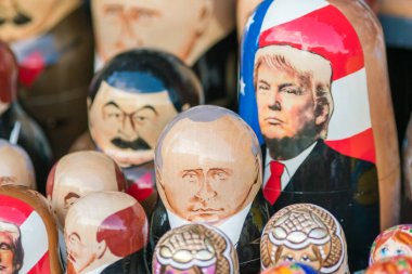 St Petersburg, Rusya, 21 Temmuz 2017: Matryoshka siyasi liderler, arka plan yüzü