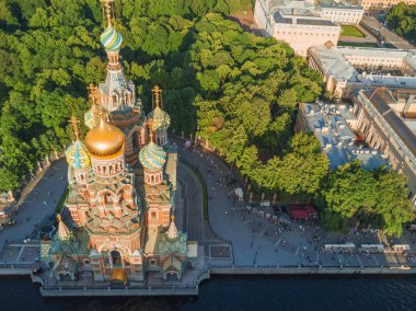 Dökülen kan Sankt Petersburg, Rusya üzerinde Kurtarıcı Kilisesi drone üzerinden görüntülemek