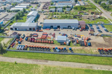 Sanayi Binaları ve kamyon park yükseklikten görüntülemek