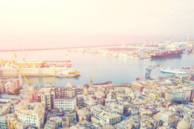 Üstten görünüm Cenova bağlantı noktası ve çevresi, İtalya. Tonda