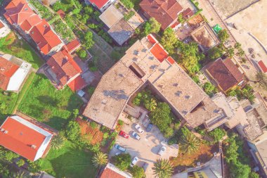 Kiremitli çatıları, üstten görünüm açık olan