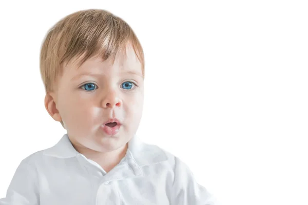 Praten Blond Jongetje Met Blauwe Ogen Een Witte Polo Shirt — Stockfoto