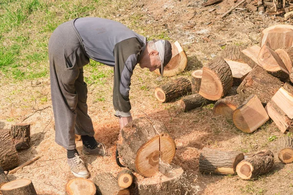 Kotor Montenegro Abril 2017 Viejo Está Aserrando Madera Con Una —  Fotos de Stock