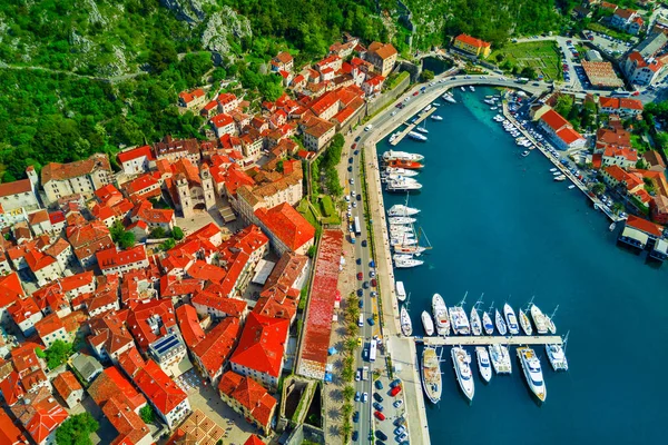 Flygfoto Över Den Antika Europeiska Staden Med Marina — Stockfoto