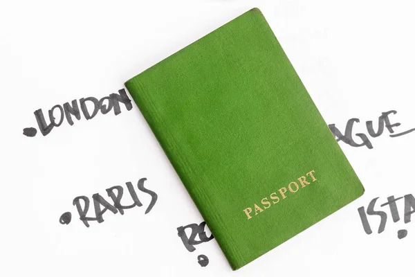 Passaporto Verde Sfondo Bianco Con Nomi Delle Capitali Europee Scritti — Foto Stock