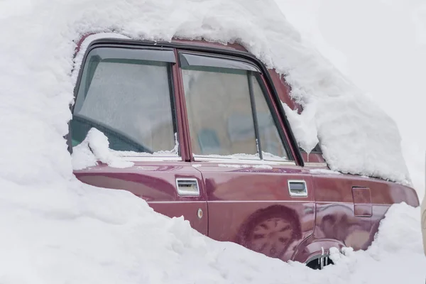 Vieille Voiture Rouge Dans Neige Dérivante — Photo