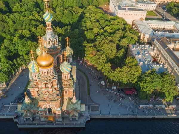 ロシアのサンクトペテルブルクで血の上の救世主教会の無人機からの眺め — ストック写真