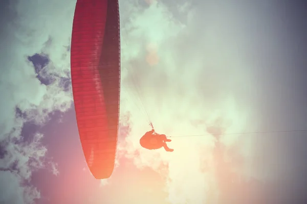 Red Black Paraglider Flying Sky Toned — Stock Photo, Image