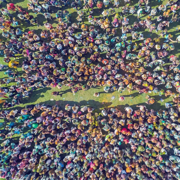 Üstten Görünüm Kalabalık Insan Boya Lekeli Holly Renkleri Festivali Nde — Stok fotoğraf